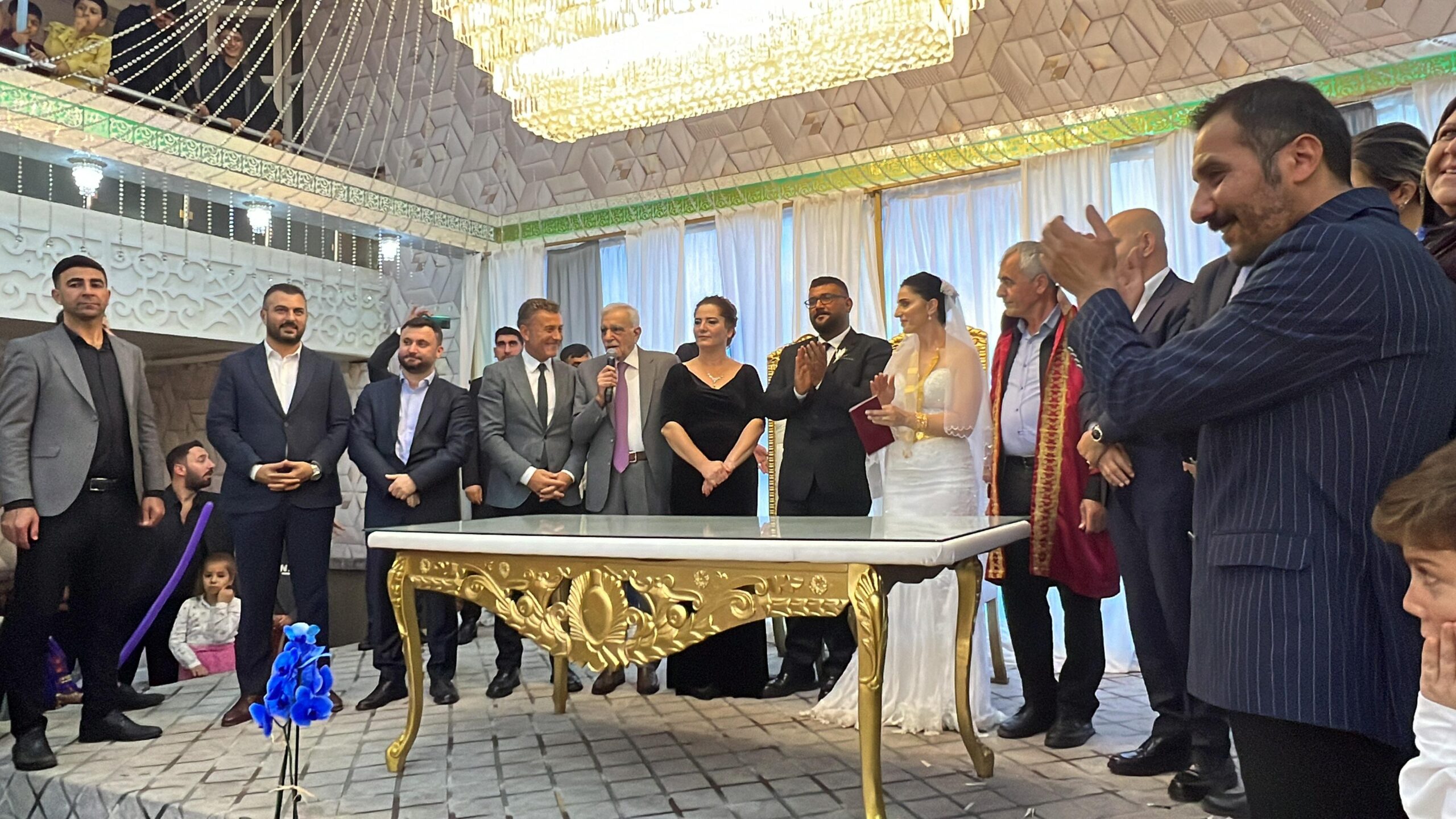 CHP Milletvekillerini ve HEDEP’li Ahmet Türk’ü bir araya getiren düğün!