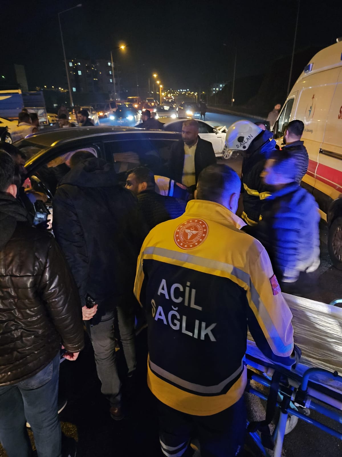 Derik’te feci kaza! Araçlar Kafa kafaya çarpıştı