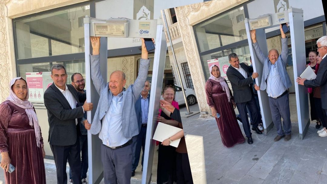 Derik belediyesinde X-ray cihazları böyle kaldırıldı