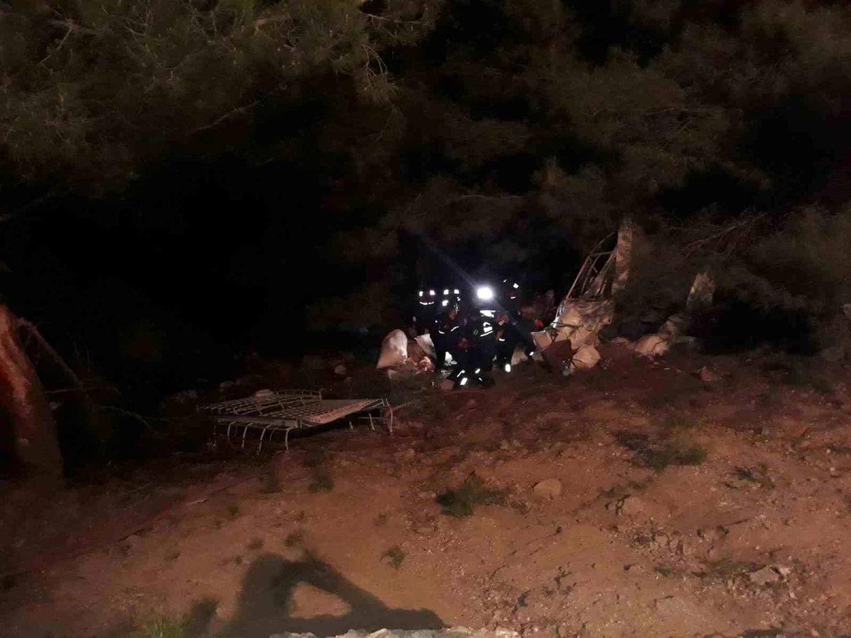 Derikli mevsimlik işçiler kaza yaptı, 4 ölü 17 yaralı