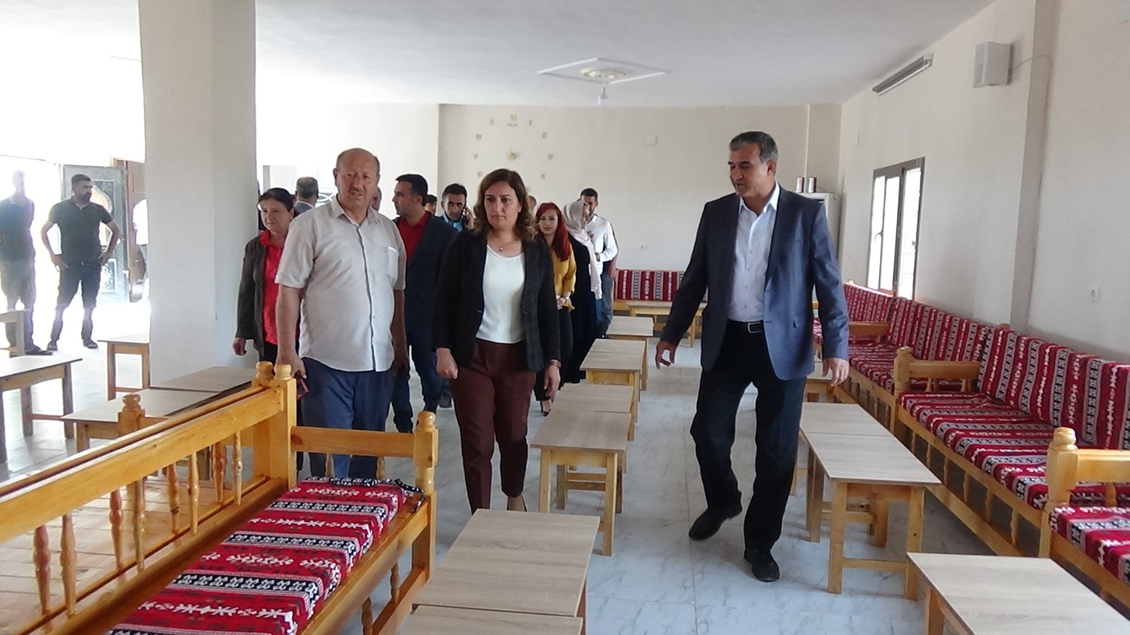 Taziye Evlerine Sedir ve Sehpa Dağıtıldı