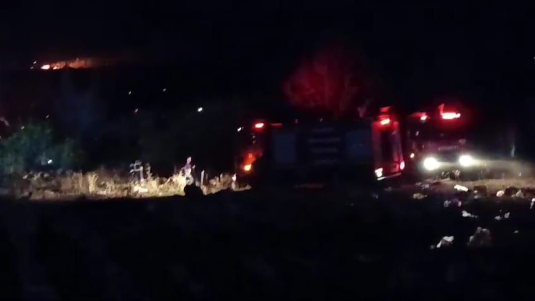 Derik’te bahçede çıkan yangın hasat edilmiş araziye sıçradı