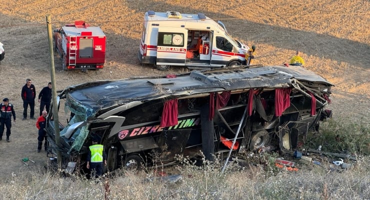 Afyonkarahisar’da Mardin yolcu otobüsü devrildi: 21 yaralı