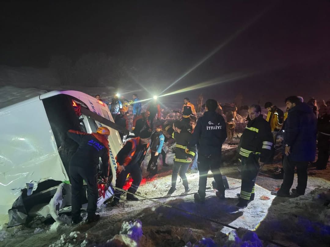 Mardin otobüsü devrildi… 4 ölü 32 yaralı