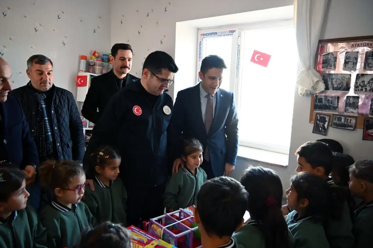 63 Okula Oyuncak Setleri Dağıtıldı