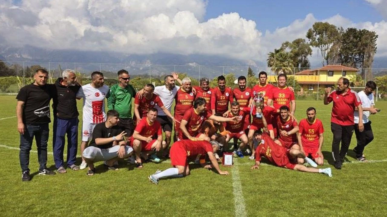 Derik Masterlerspor Antalya’daki turnuvada şampiyon oldu