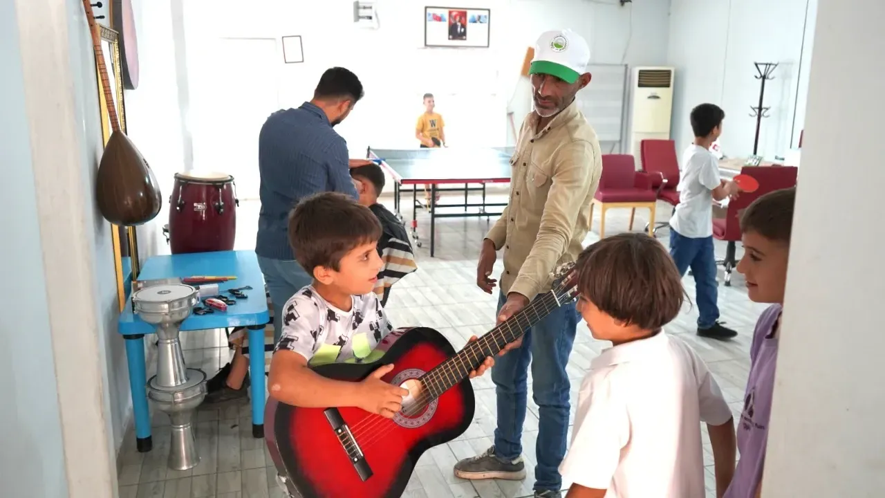 Derik Belediyesi’nden çocuklara bayram hediyesi