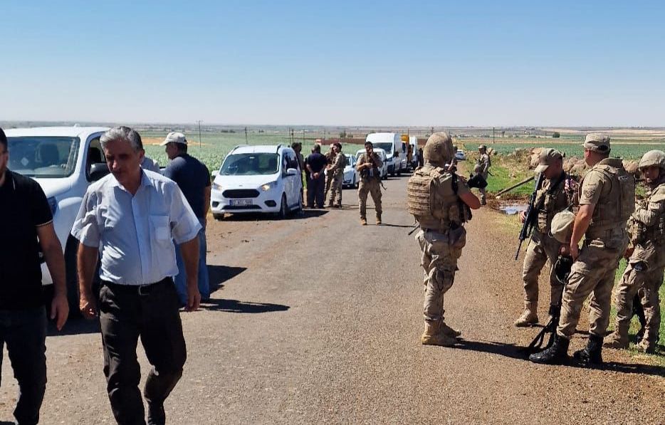 Derik’te DEDAŞ gerginliği… 6 trafo haciz edildi